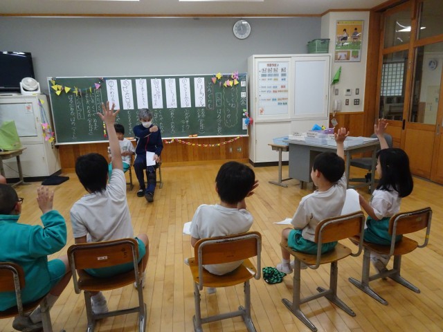 新入生の自己紹介クイズの様子