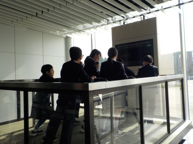 地震体験の様子