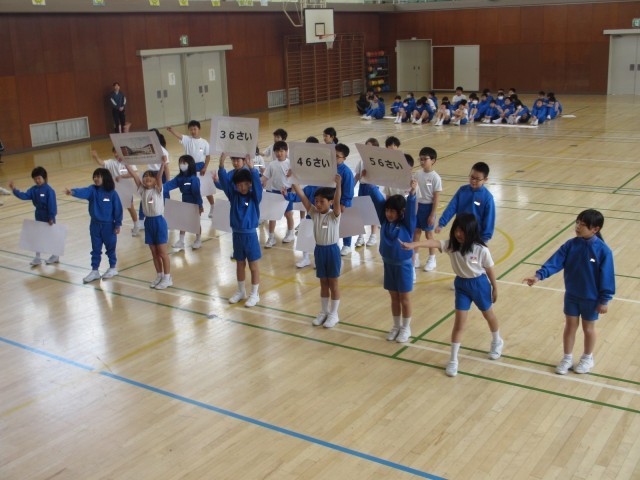 ３年生出し物「学校クイズ」