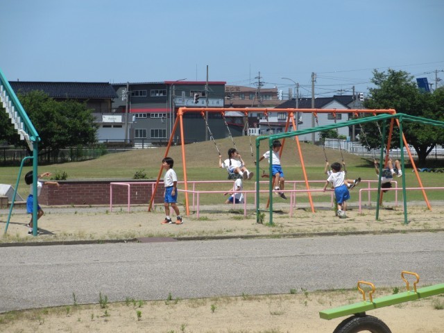 小矢部市立津沢小学校 | 学校日記 | 中庭のヒマワリ